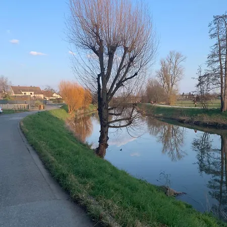 Shumiland, Eigene Etage Near Messe & Airport, Ruhige Lage 40sqm *