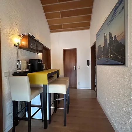 Shumiland, Eigene Etage Near Messe & Airport, Ruhige Lage 40sqm *